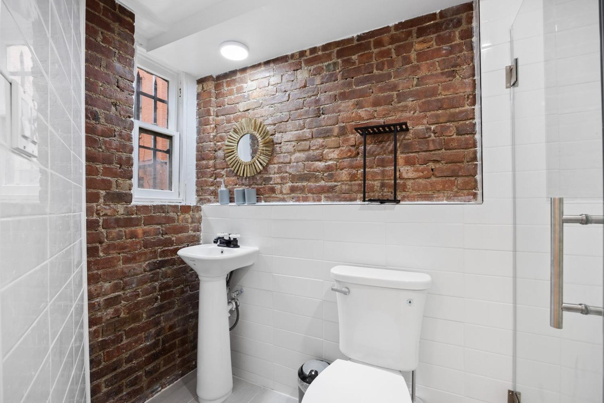 Appartement Private Garden Getaway Cozy And Chic Near Subway At 